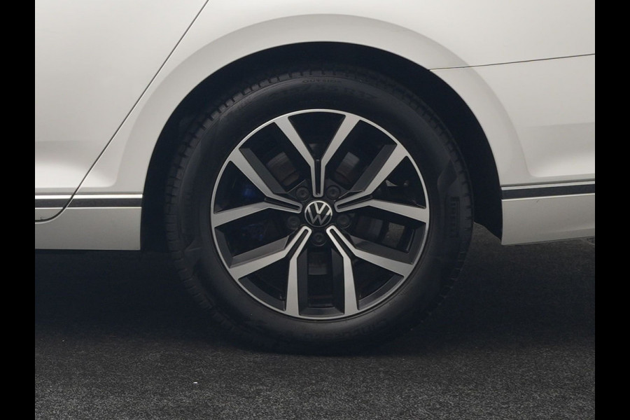 Volkswagen Passat Variant 1.4 TSI GTE Business PHEV 218pk Dealer O.H. | Adaptive Cruise | Camera | Voorstoelen Verwarmd | Apple Carplay | Navigatie | DAB | Park Assist | Draadloze Telefoonlader | IQ Drive | Plug In Hybrid |