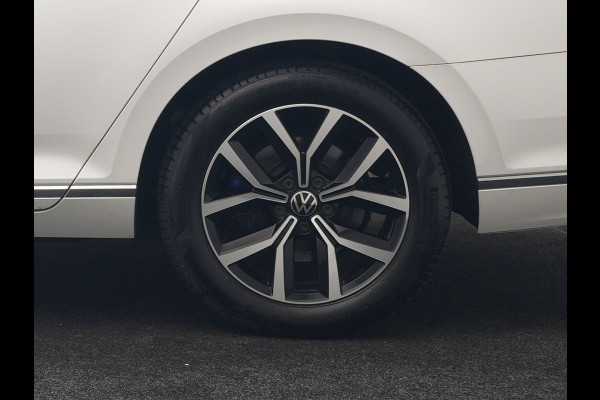 Volkswagen Passat Variant 1.4 TSI GTE Business PHEV 218pk Dealer O.H. | Adaptive Cruise | Camera | Voorstoelen Verwarmd | Apple Carplay | Navigatie | DAB | Park Assist | Draadloze Telefoonlader | IQ Drive | Plug In Hybrid |