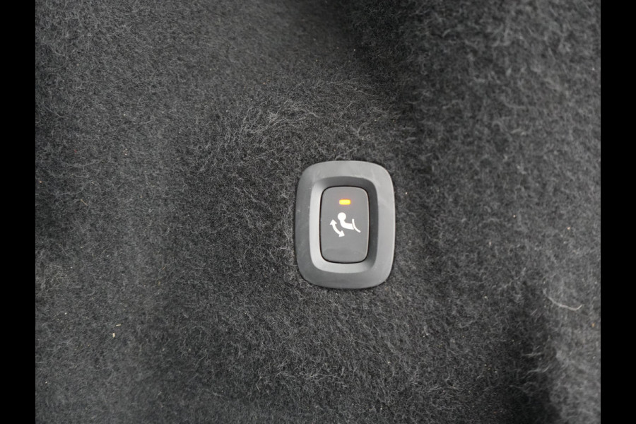 Volvo XC60 T6 AWD Plus Dark LONG RANGE PHEV 350pk Dealer O.H. | Trekhaak Af Fabriek | Panodak | Camera | Harman / Kardon | Lederen Sportstoelen Memory & Verwarmd | Keyless | Apple Carplay | Google Assistant | Navigatie | Virtual | DAB | 19"L.M | Plug In Hybrid |