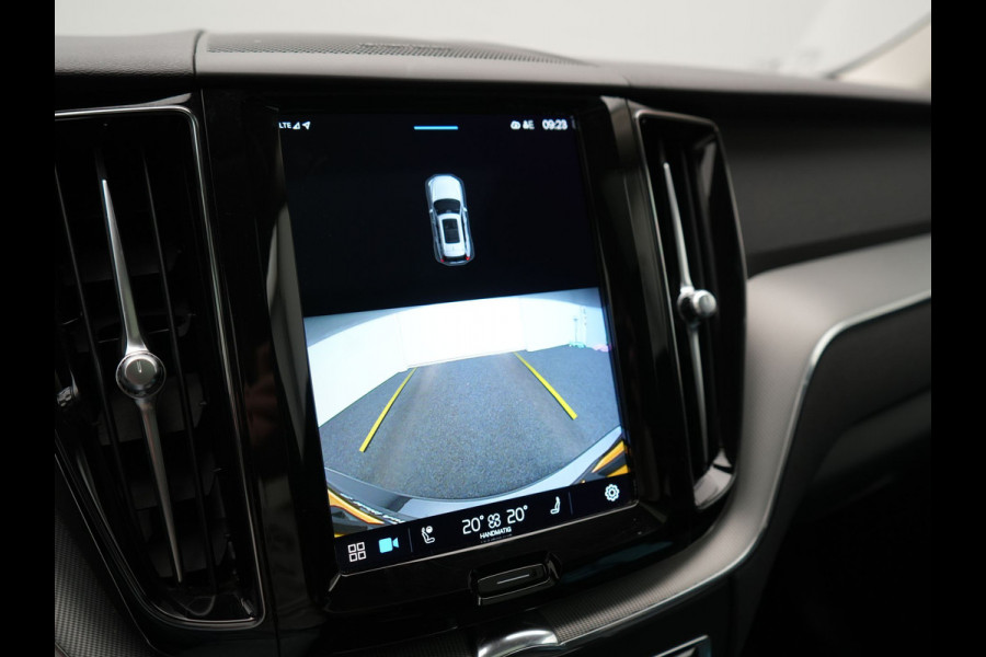 Volvo XC60 T6 AWD Plus Dark LONG RANGE PHEV 350pk Dealer O.H. | Trekhaak Af Fabriek | Panodak | Camera | Harman / Kardon | Lederen Sportstoelen Memory & Verwarmd | Keyless | Apple Carplay | Google Assistant | Navigatie | Virtual | DAB | 19"L.M | Plug In Hybrid |