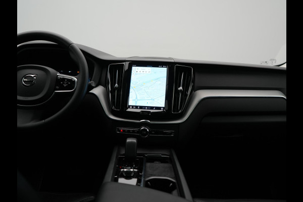 Volvo XC60 T6 AWD Plus Dark LONG RANGE PHEV 350pk Dealer O.H. | Trekhaak Af Fabriek | Panodak | Camera | Harman / Kardon | Lederen Sportstoelen Memory & Verwarmd | Keyless | Apple Carplay | Google Assistant | Navigatie | Virtual | DAB | 19"L.M | Plug In Hybrid |