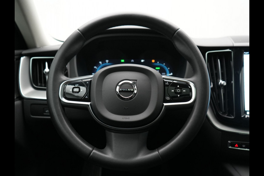 Volvo XC60 T6 AWD Plus Dark LONG RANGE PHEV 350pk Dealer O.H. | Trekhaak Af Fabriek | Panodak | Camera | Harman / Kardon | Lederen Sportstoelen Memory & Verwarmd | Keyless | Apple Carplay | Google Assistant | Navigatie | Virtual | DAB | 19"L.M | Plug In Hybrid |