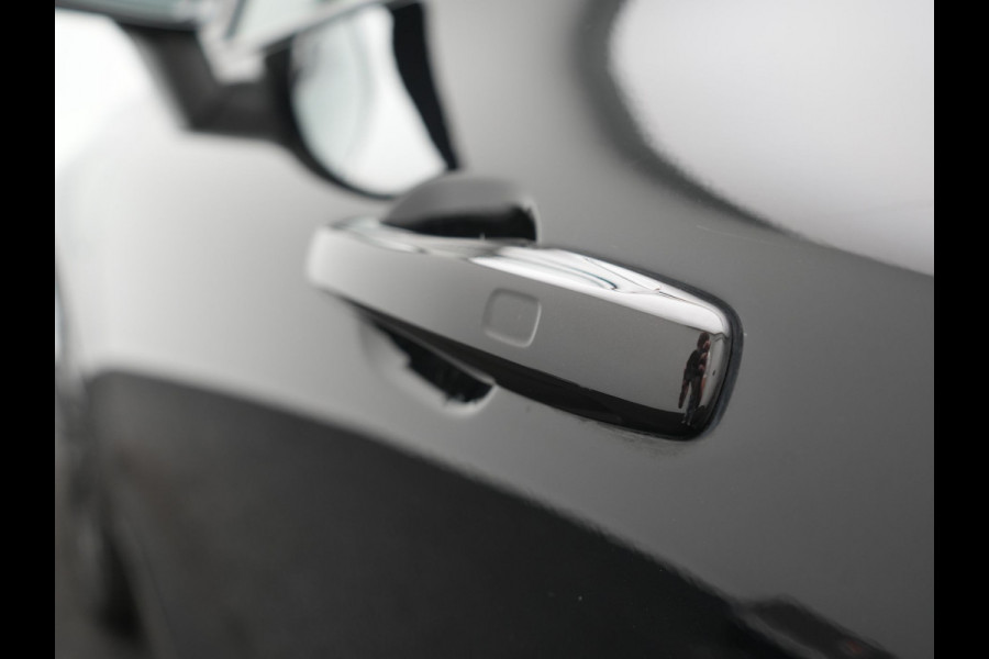 Volvo XC60 T6 AWD Plus Dark LONG RANGE PHEV 350pk Dealer O.H. | Trekhaak Af Fabriek | Panodak | Camera | Harman / Kardon | Lederen Sportstoelen Memory & Verwarmd | Keyless | Apple Carplay | Google Assistant | Navigatie | Virtual | DAB | 19"L.M | Plug In Hybrid |
