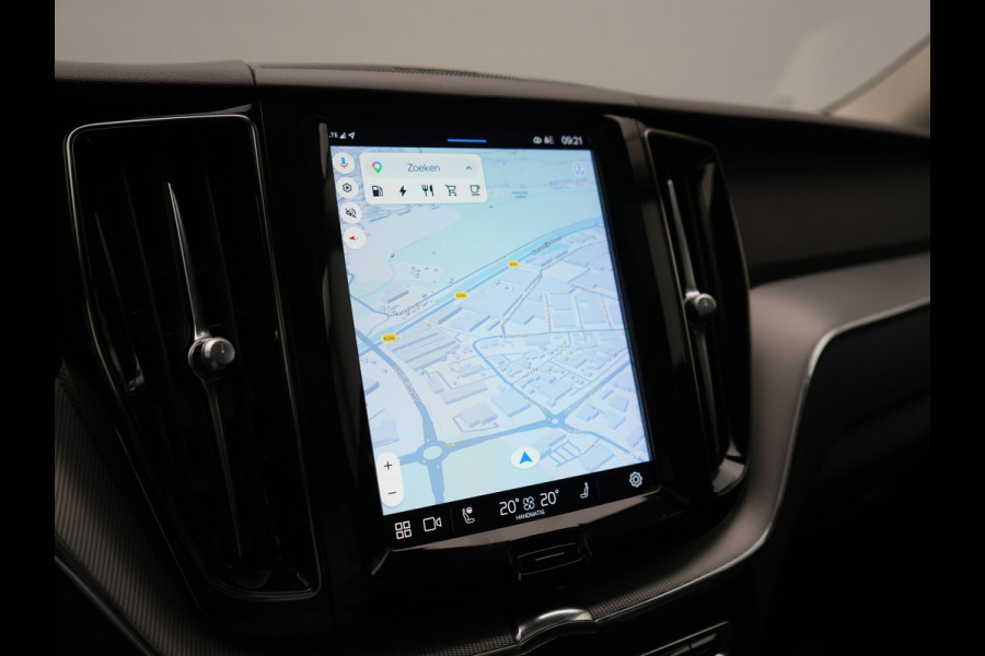 Volvo XC60 T6 AWD Plus Dark LONG RANGE PHEV 350pk Dealer O.H. | Trekhaak Af Fabriek | Panodak | Camera | Harman / Kardon | Lederen Sportstoelen Memory & Verwarmd | Keyless | Apple Carplay | Google Assistant | Navigatie | Virtual | DAB | 19"L.M | Plug In Hybrid |