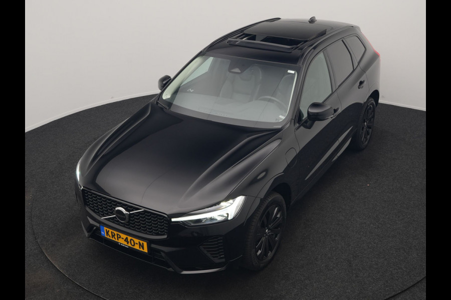 Volvo XC60 T6 AWD Plus Dark LONG RANGE PHEV 350pk Dealer O.H. | Trekhaak Af Fabriek | Panodak | Camera | Harman / Kardon | Lederen Sportstoelen Memory & Verwarmd | Keyless | Apple Carplay | Google Assistant | Navigatie | Virtual | DAB | 19"L.M | Plug In Hybrid |