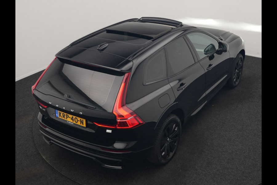 Volvo XC60 T6 AWD Plus Dark LONG RANGE PHEV 350pk Dealer O.H. | Trekhaak Af Fabriek | Panodak | Camera | Harman / Kardon | Lederen Sportstoelen Memory & Verwarmd | Keyless | Apple Carplay | Google Assistant | Navigatie | Virtual | DAB | 19"L.M | Plug In Hybrid |