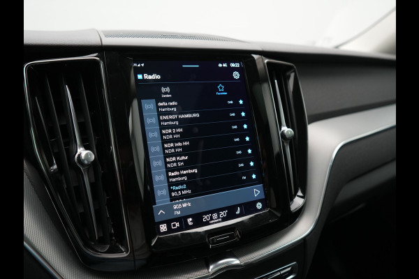 Volvo XC60 T6 AWD Plus Dark LONG RANGE PHEV 350pk Dealer O.H. | Trekhaak Af Fabriek | Panodak | Camera | Harman / Kardon | Lederen Sportstoelen Memory & Verwarmd | Keyless | Apple Carplay | Google Assistant | Navigatie | Virtual | DAB | 19"L.M | Plug In Hybrid |