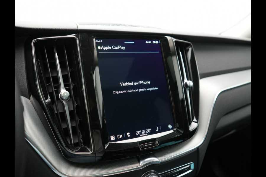 Volvo XC60 T6 AWD Plus Dark LONG RANGE PHEV 350pk Dealer O.H. | Trekhaak Af Fabriek | Panodak | Camera | Harman / Kardon | Lederen Sportstoelen Memory & Verwarmd | Keyless | Apple Carplay | Google Assistant | Navigatie | Virtual | DAB | 19"L.M | Plug In Hybrid |