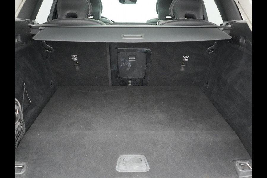 Volvo XC60 T6 AWD Plus Dark LONG RANGE PHEV 350pk Dealer O.H. | Trekhaak Af Fabriek | Panodak | Camera | Harman / Kardon | Lederen Sportstoelen Memory & Verwarmd | Keyless | Apple Carplay | Google Assistant | Navigatie | Virtual | DAB | 19"L.M | Plug In Hybrid |