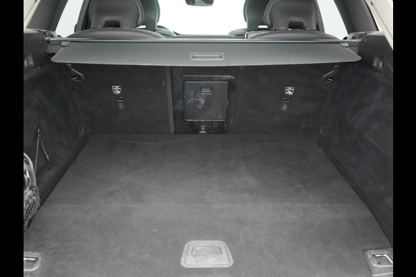 Volvo XC60 T6 AWD Plus Dark LONG RANGE PHEV 350pk Dealer O.H. | Trekhaak Af Fabriek | Panodak | Camera | Harman / Kardon | Lederen Sportstoelen Memory & Verwarmd | Keyless | Apple Carplay | Google Assistant | Navigatie | Virtual | DAB | 19"L.M | Plug In Hybrid |