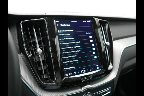 Volvo XC60 T6 AWD Plus Dark LONG RANGE PHEV 350pk Dealer O.H. | Trekhaak Af Fabriek | Panodak | Camera | Harman / Kardon | Lederen Sportstoelen Memory & Verwarmd | Keyless | Apple Carplay | Google Assistant | Navigatie | Virtual | DAB | 19"L.M | Plug In Hybrid |