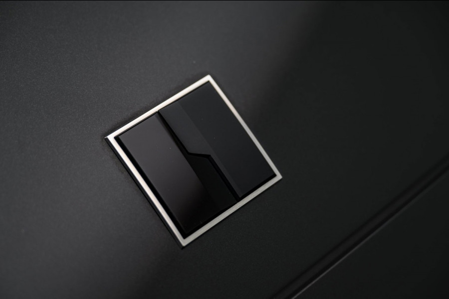 Lynk & Co 01 1.5 261PK Plug-in Hybrid *BLACK PAKKET* 360° Camera Pano/dak Apple/Carplay Adaptive/Cruise