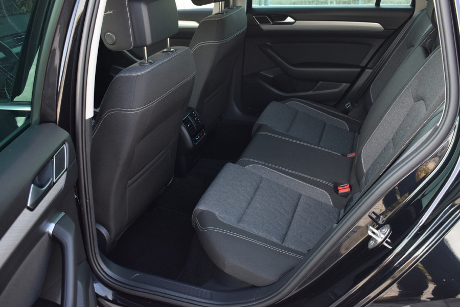 Volkswagen Passat Variant 2.0 TDI 150pk DSG Camera | Trekhaak | 18"