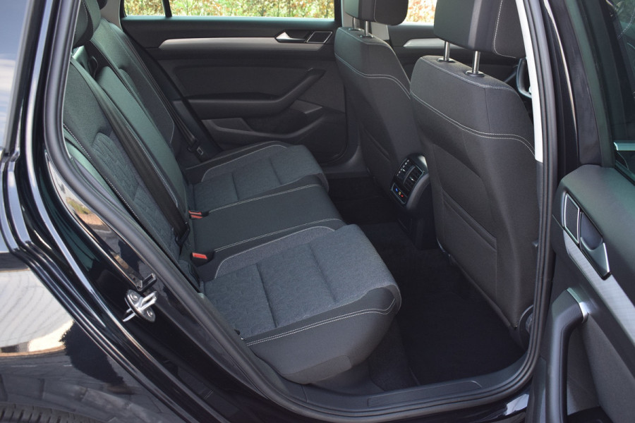 Volkswagen Passat Variant 2.0 TDI 150pk DSG Camera | Trekhaak | 18"