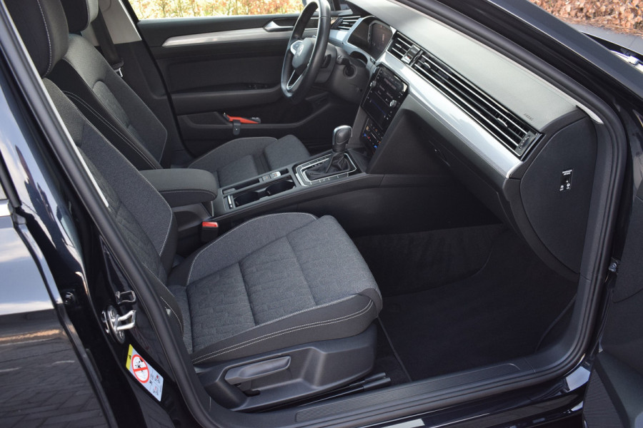 Volkswagen Passat Variant 2.0 TDI 150pk DSG Camera | Trekhaak | 18"