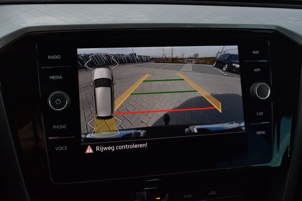 Volkswagen Passat Variant 2.0 TDI 150pk DSG Camera | Trekhaak | 18"
