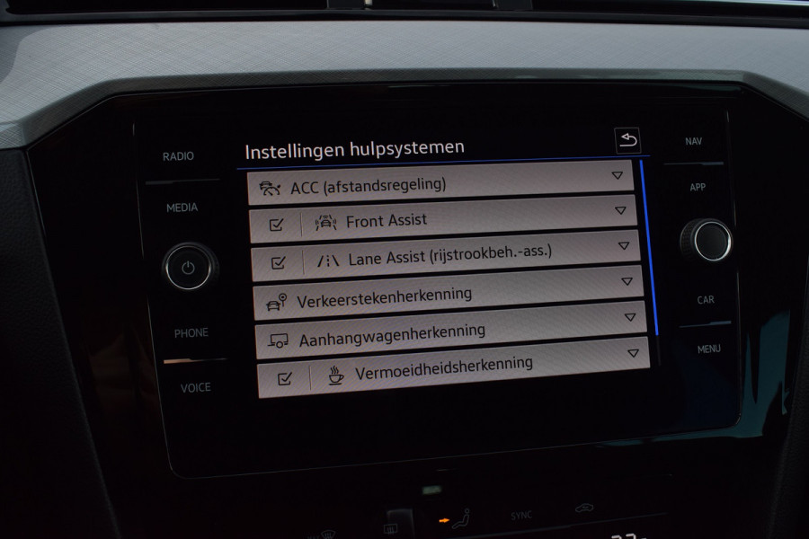 Volkswagen Passat Variant 2.0 TDI 150pk DSG Camera | Trekhaak | 18"