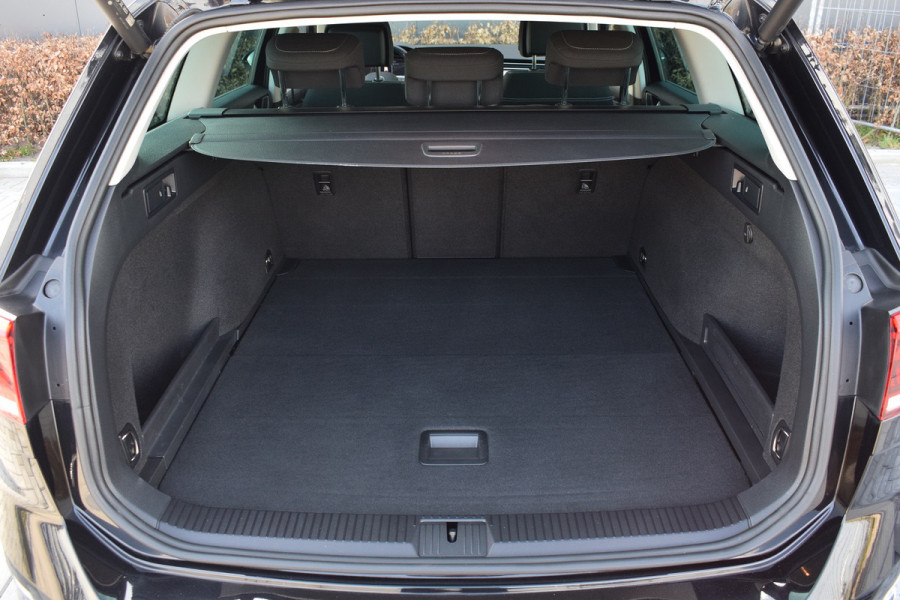 Volkswagen Passat Variant 2.0 TDI 150pk DSG Camera | Trekhaak | 18"
