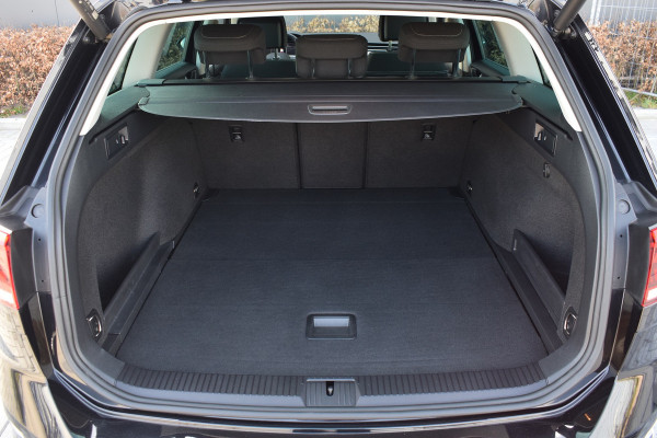 Volkswagen Passat Variant 2.0 TDI 150pk DSG Camera | Trekhaak | 18"