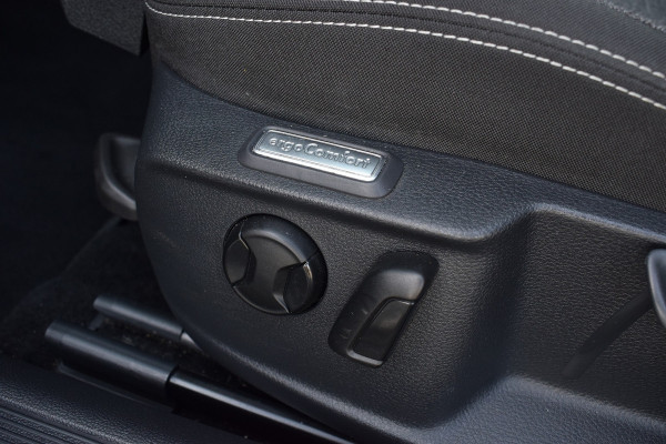 Volkswagen Passat Variant 2.0 TDI 150pk DSG Camera | Trekhaak | 18"