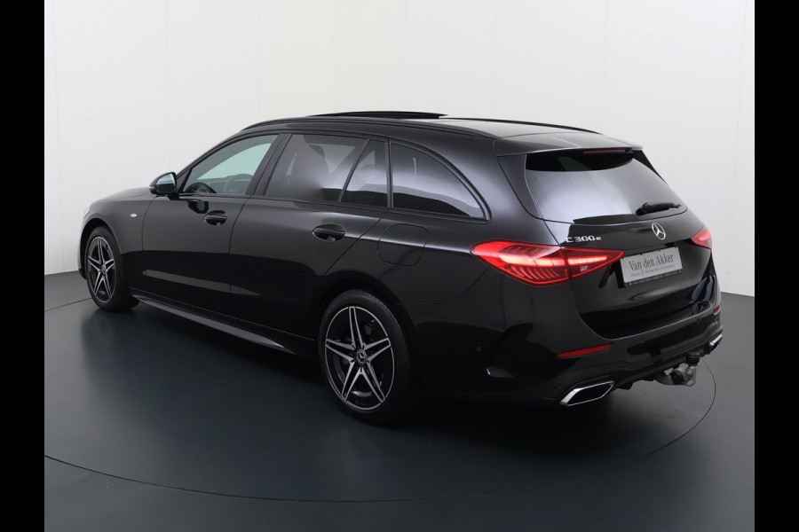 Mercedes-Benz C-Klasse 300e AMG Estate // SoH 99% // Trekhaak // Panoramadak // Distronic // 360 Camera // Memory // Sfeerverlichting