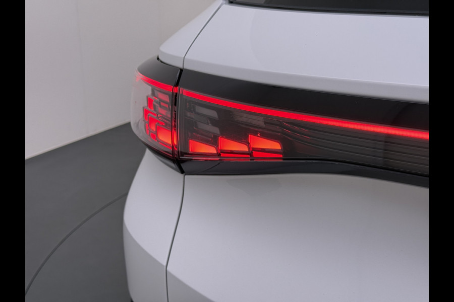 Volkswagen ID.4 GTX 4Motion 300PK Trekhaak 82kWh 4WD Matrix led Lmv 20" Elektr.+MemoryStoel Stuurverwarmimg Adap.Cruise Navi Ecc Top Sport Interieur Pakket Plus Apple Carplay Android Ergo-Active Stoelen Auto SOH 88% AWD Keyless Advanced 1e Eigenaar Dealeronderhouden Origineel Nederlandse Auto 1.200KG trekvermogen