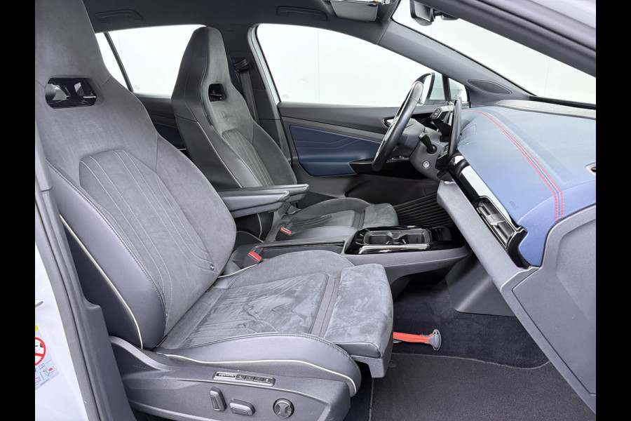 Volkswagen ID.4 GTX 4Motion 300PK Trekhaak 82kWh 4WD Matrix led Lmv 20" Elektr.+MemoryStoel Stuurverwarmimg Adap.Cruise Navi Ecc Top Sport Interieur Pakket Plus Apple Carplay Android Ergo-Active Stoelen Auto SOH 88% AWD Keyless Advanced 1e Eigenaar Dealeronderhouden Origineel Nederlandse Auto 1.200KG trekvermogen