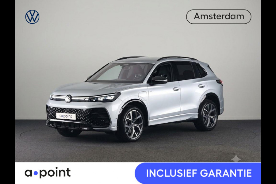 Volkswagen Tiguan 1.5 eHybrid R-Line Edition 204 pk Automaat (DSG) | Verlengde garantie | Navigatie | Trekhaak (wegklapbaar) | Parkeersensoren (Park assist) | Rondomzicht camera | Black Style pakket | R-Line |