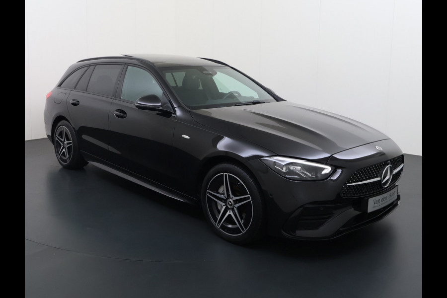 Mercedes-Benz C-Klasse 300e AMG Estate // SoH 99% // Trekhaak // Panoramadak // Distronic // 360 Camera // Memory // Sfeerverlichting