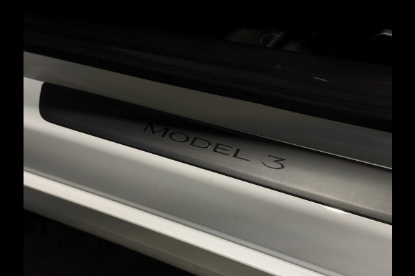 Tesla Model 3 Standard RWD Plus 60 kWh | Panoramadak | zwart leer | ACC