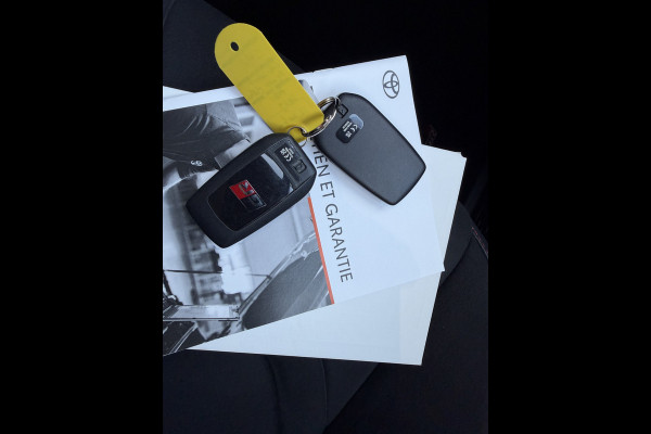 Toyota C-HR 2.0 Plug-in Hybrid 220 GR SPORT Première Edition | Alle opties | 12.000 km | 10 jr GARANTIE | Rijklaar!!