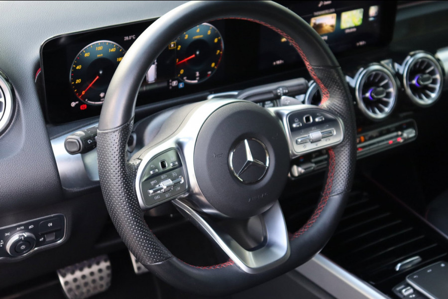 Mercedes-Benz Glb 200 Business Solution AMG org.NL el.trekhaak leer+vw camera ambient.lighting