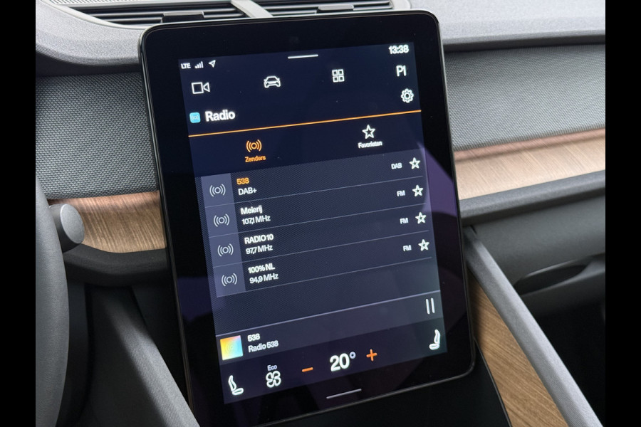 Polestar 2 Long Range Dual Motor Launch Ed. 78kWh 408PK Adap.Cruise Trekhaak Leder Panoramadak Harman&Kardon®-Audio BlindSpot 360°Camera St Keyless Draadloos Tel. Opladen Elek.Stoelen+Memory Elek.Achterklep Road-SIgn Info Lane Keeping Aid Ecc Pdc Lmv 19" Led Bluetooth 1e Eigenaar Dealeronderhouden 1.500KG Trekgewicht Zeer compleet