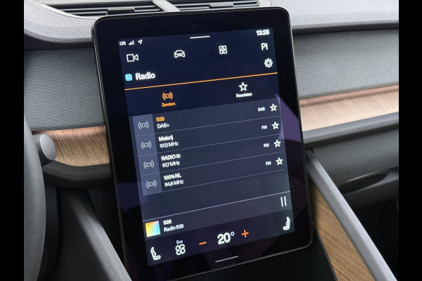 Polestar 2 Long Range Dual Motor Launch Ed. 78kWh 408PK Adap.Cruise Trekhaak Leder Panoramadak Harman&Kardon®-Audio BlindSpot 360°Camera St Keyless Draadloos Tel. Opladen Elek.Stoelen+Memory Elek.Achterklep Road-SIgn Info Lane Keeping Aid Ecc Pdc Lmv 19" Led Bluetooth 1e Eigenaar Dealeronderhouden 1.500KG Trekgewicht Zeer compleet