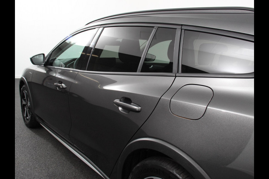 Ford FOCUS Wagon 1.0 EcoBoost 155pk Automaat Active X Navigatie Climate Control Camera Parkeer sensoren B&O Dab Led Lichtmetalen velgen