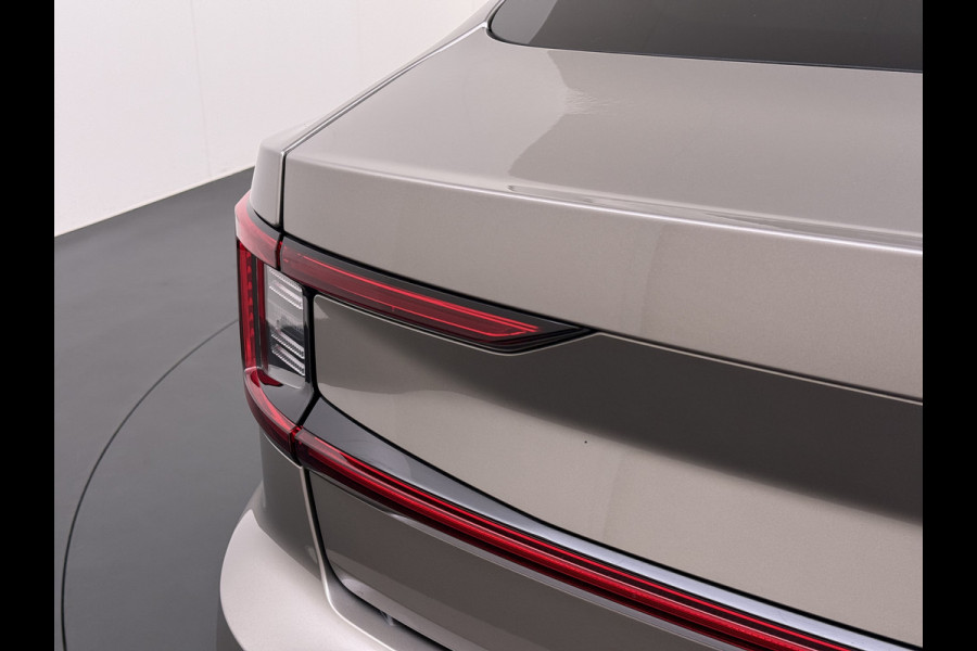 Polestar 2 Long Range Dual Motor Launch Ed. 78kWh 408PK Adap.Cruise Trekhaak Leder Panoramadak Harman&Kardon®-Audio BlindSpot 360°Camera St Keyless Draadloos Tel. Opladen Elek.Stoelen+Memory Elek.Achterklep Road-SIgn Info Lane Keeping Aid Ecc Pdc Lmv 19" Led Bluetooth 1e Eigenaar Dealeronderhouden 1.500KG Trekgewicht Zeer compleet