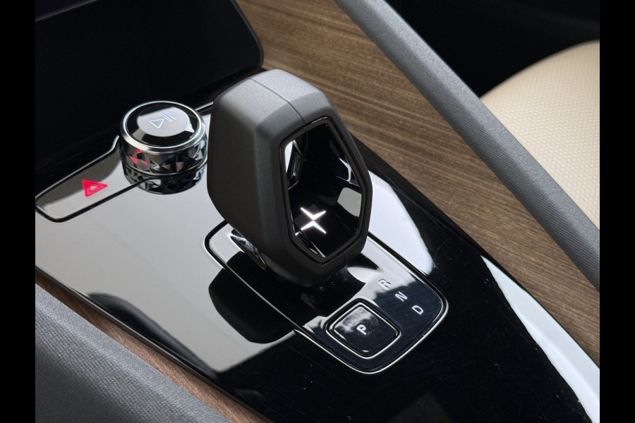Polestar 2 Long Range Dual Motor Launch Ed. 78kWh 408PK Adap.Cruise Trekhaak Leder Panoramadak Harman&Kardon®-Audio BlindSpot 360°Camera St Keyless Draadloos Tel. Opladen Elek.Stoelen+Memory Elek.Achterklep Road-SIgn Info Lane Keeping Aid Ecc Pdc Lmv 19" Led Bluetooth 1e Eigenaar Dealeronderhouden 1.500KG Trekgewicht Zeer compleet
