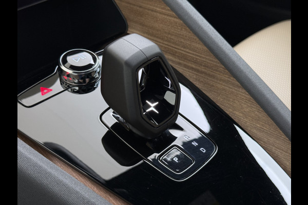 Polestar 2 Long Range Dual Motor Launch Ed. 78kWh 408PK Adap.Cruise Trekhaak Leder Panoramadak Harman&Kardon®-Audio BlindSpot 360°Camera St Keyless Draadloos Tel. Opladen Elek.Stoelen+Memory Elek.Achterklep Road-SIgn Info Lane Keeping Aid Ecc Pdc Lmv 19" Led Bluetooth 1e Eigenaar Dealeronderhouden 1.500KG Trekgewicht Zeer compleet