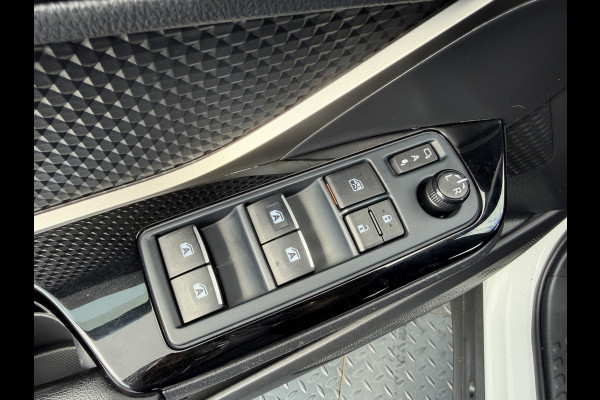 Toyota C-HR 1.8 Hybrid Bi-Tone | Dealer onderhouden | Afnm. TREKHAAK | Rijklaar!!