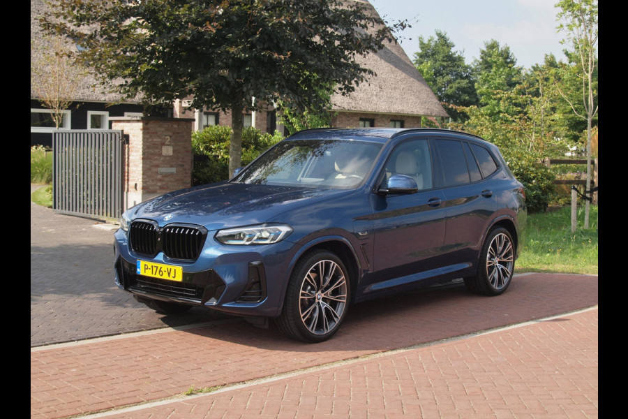 BMW X3 xDrive30e Business Edition Plus | Facelift Model | M-Pakket | 360 Camera | Harman Kardon | Trekhaak | LED-Laser | 21 Inch |