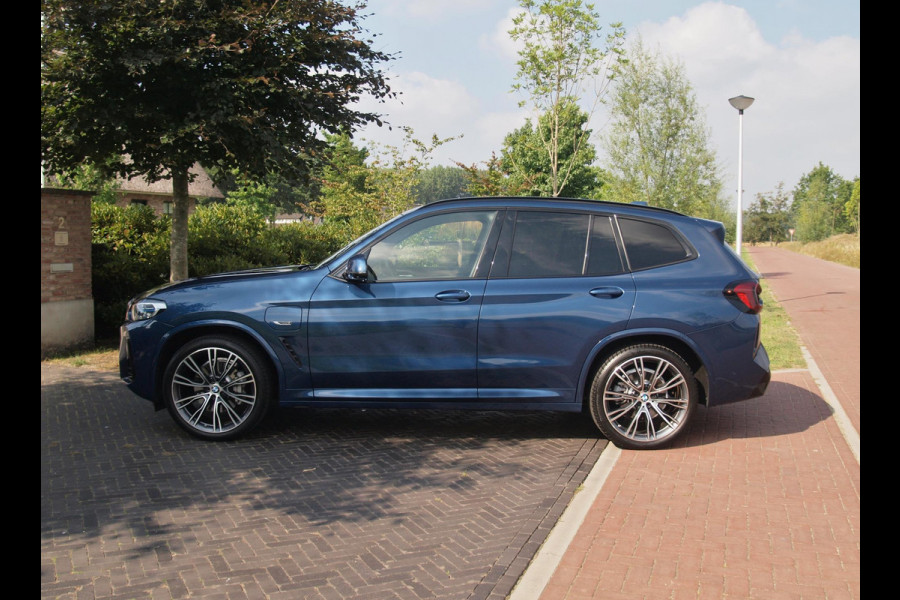 BMW X3 xDrive30e Business Edition Plus | Facelift Model | M-Pakket | 360 Camera | Harman Kardon | Trekhaak | LED-Laser | 21 Inch |