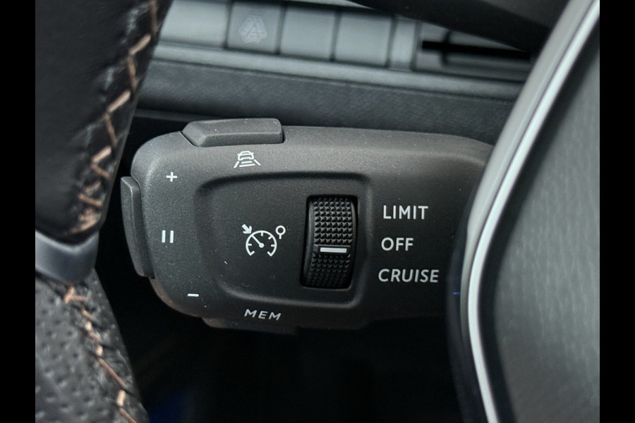 Peugeot 5008 131PK GT 7-Persoons Adap.Cruise 360°Camera 3D-Navi Ecc Apple Carplay Android Auto Keyless Black Pack Pdc Regen-Lichtsensor Privacy Glas Lmv Full-Led Isofix DAB Bluetooth Lane Assist Dodehoekdetectie 1e Eigenaar Dealeronderhouden Origineel Nederlandse Auto