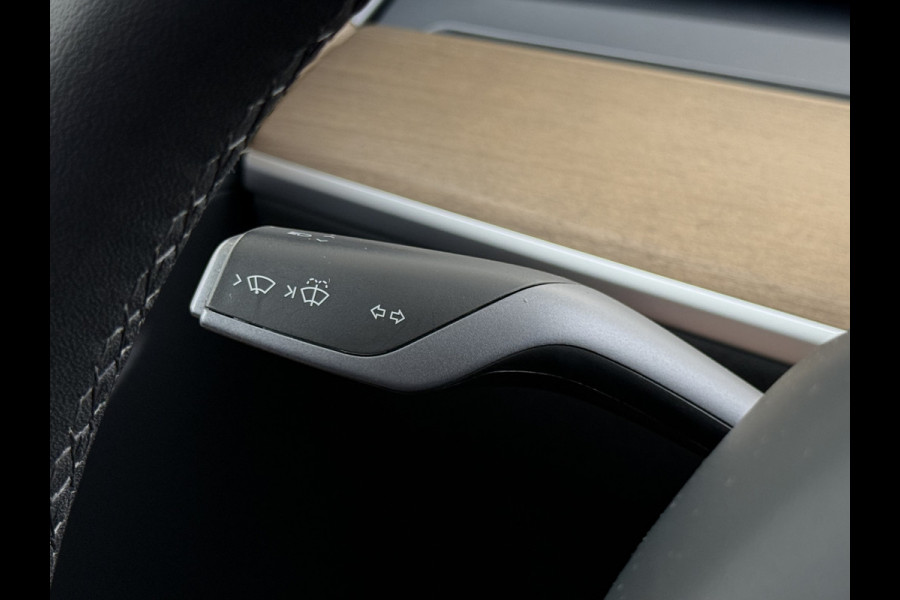 Tesla Model Y Long Range AWD 75kWh 514PK Warmtepomp Stuur+Stoel+Achterbankverwarming Panoramadak Camera's Adap.Cruise Navi Ecc Premium-Audio L Keyless Intel Atom®-Processor Privacy Glas Lmv Matrix Led Dodehoekdetectie