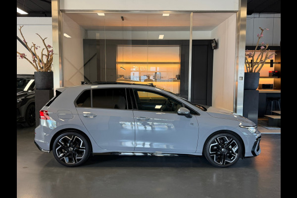 Volkswagen Golf 1.5 eTSI R-Line 8.5 Facelift Panorama ACC Camera