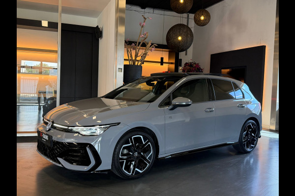 Volkswagen Golf 1.5 eTSI R-Line 8.5 Facelift Panorama ACC Camera