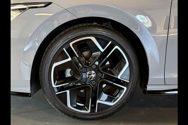 Volkswagen Golf 1.5 eTSI R-Line 8.5 Facelift Panorama ACC Camera