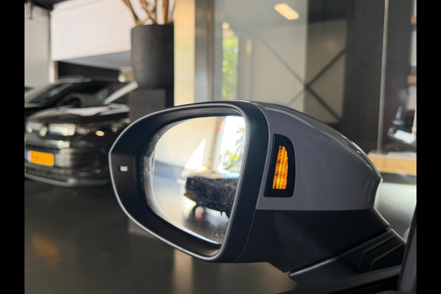 Volkswagen Golf 1.5 eTSI R-Line 8.5 Facelift Panorama ACC Camera