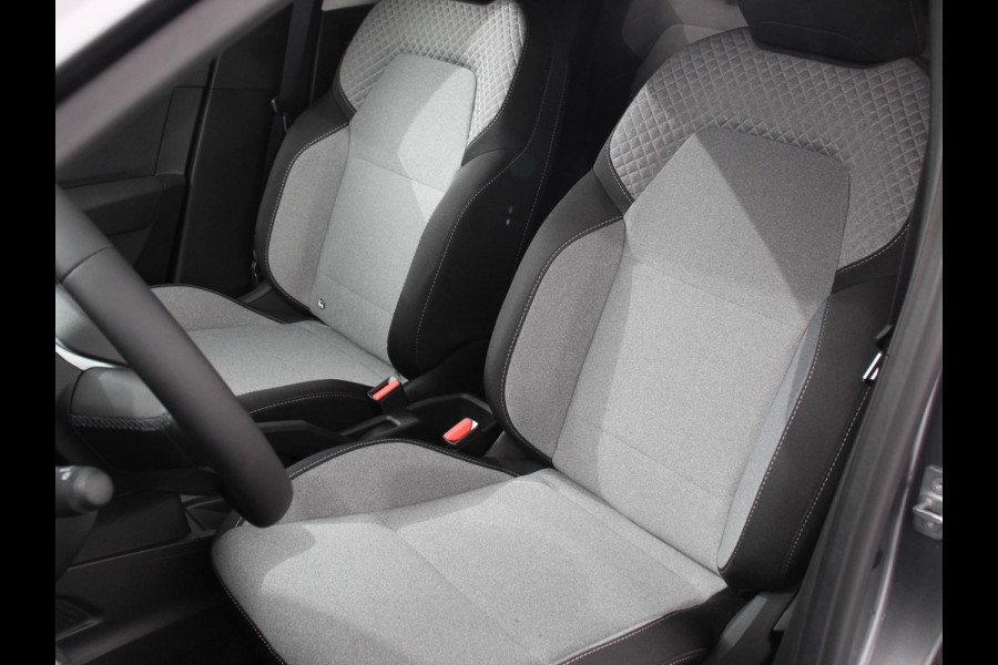 Mitsubishi Colt 1.6 HEV Intense Automaat Navigatie Apple Carplay/Android Auto Camera Climate Control Cruise Control Lichtmetalen velgen Extra Getint Glas Digitale Cockpit