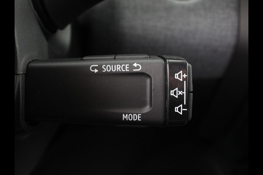 Mitsubishi Colt 1.6 HEV Intense Automaat Navigatie Apple Carplay/Android Auto Camera Climate Control Cruise Control Lichtmetalen velgen Extra Getint Glas Digitale Cockpit