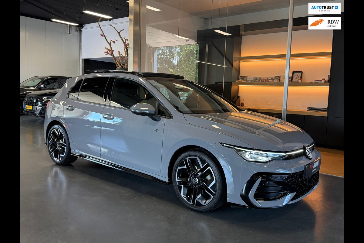 Volkswagen Golf 1.5 eTSI R-Line 8.5 Facelift Panorama ACC Camera
